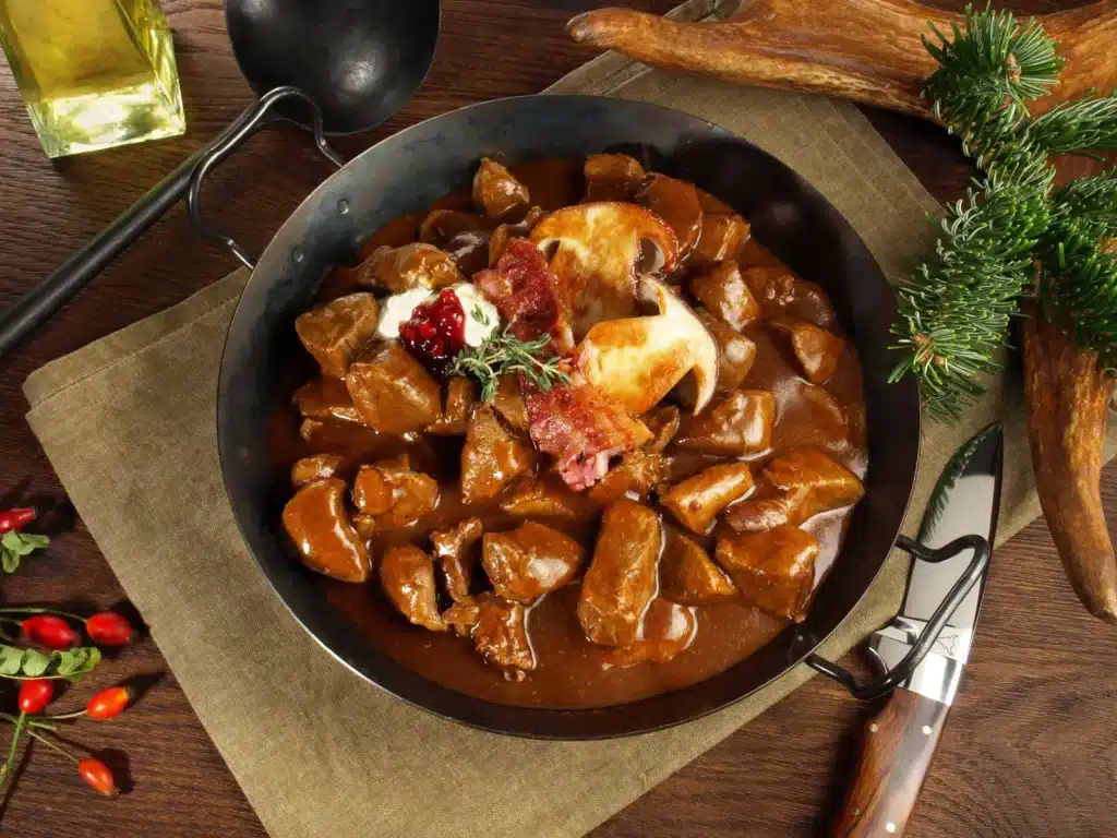 jelenie ragú s brusnicami